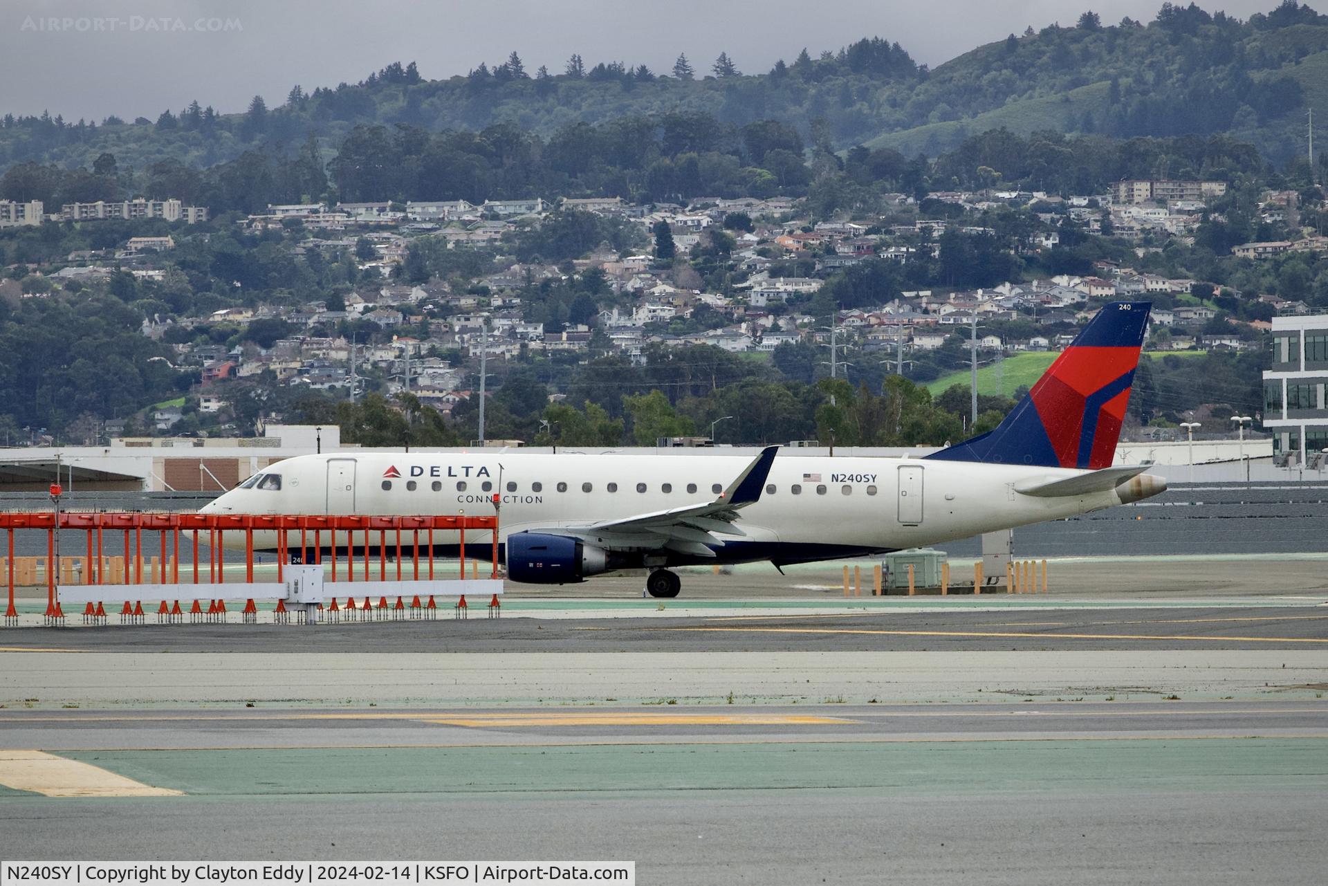 N240SY, 2016 Embraer 175LR (ERJ-170-200LR) C/N 17000580, SFO 2024.