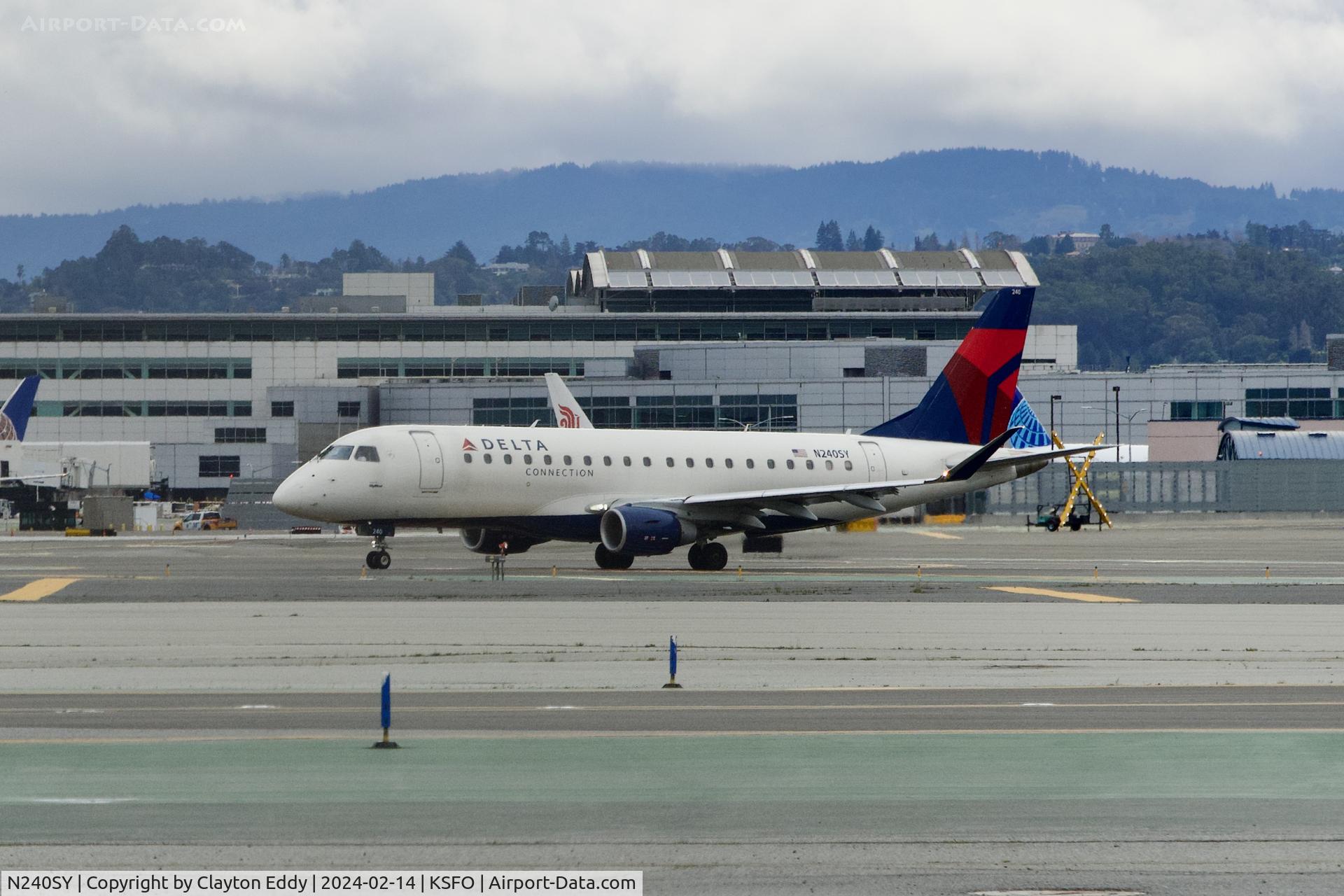 N240SY, 2016 Embraer 175LR (ERJ-170-200LR) C/N 17000580, SFO 2024.