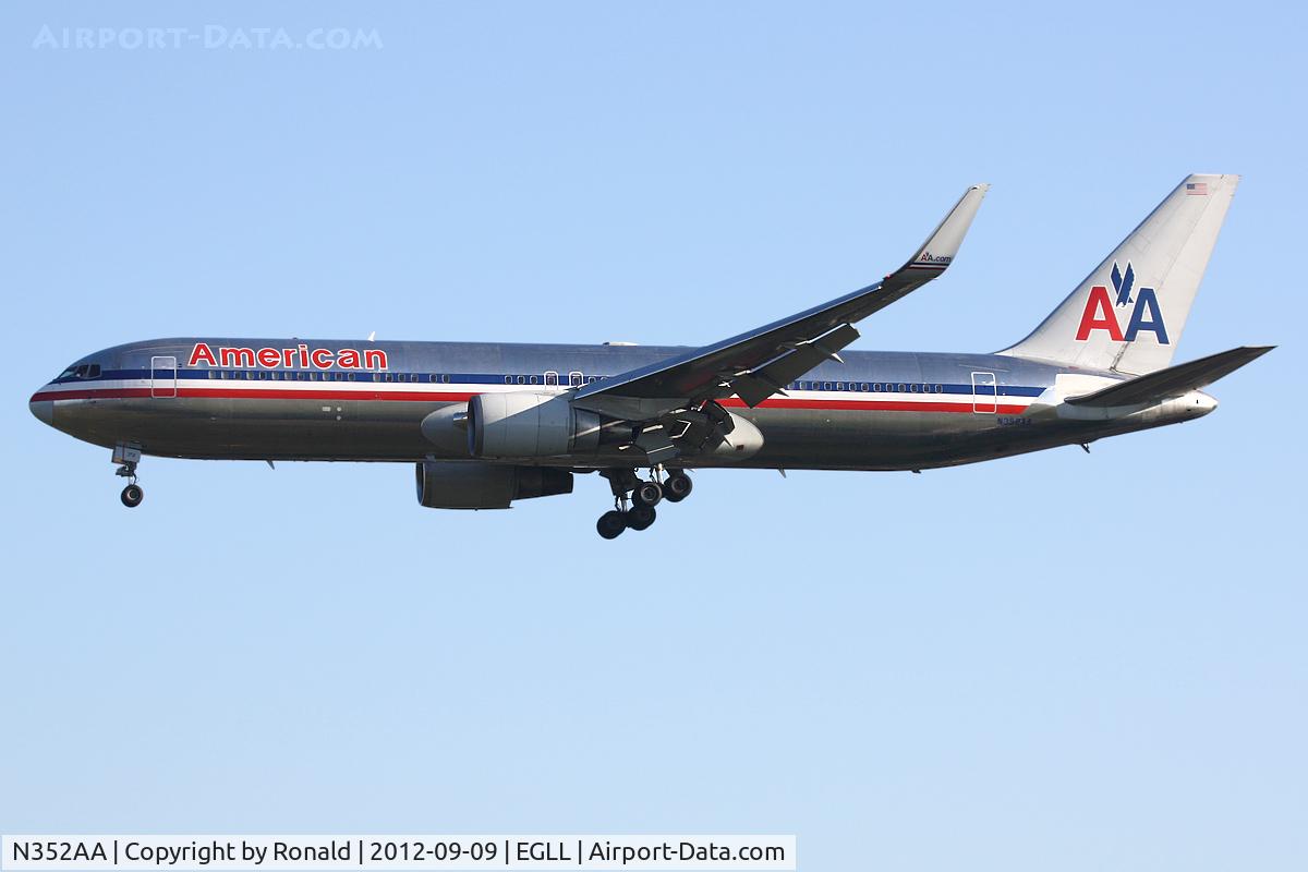 N352AA, 1988 Boeing 767-323ER C/N 24033, at lhr