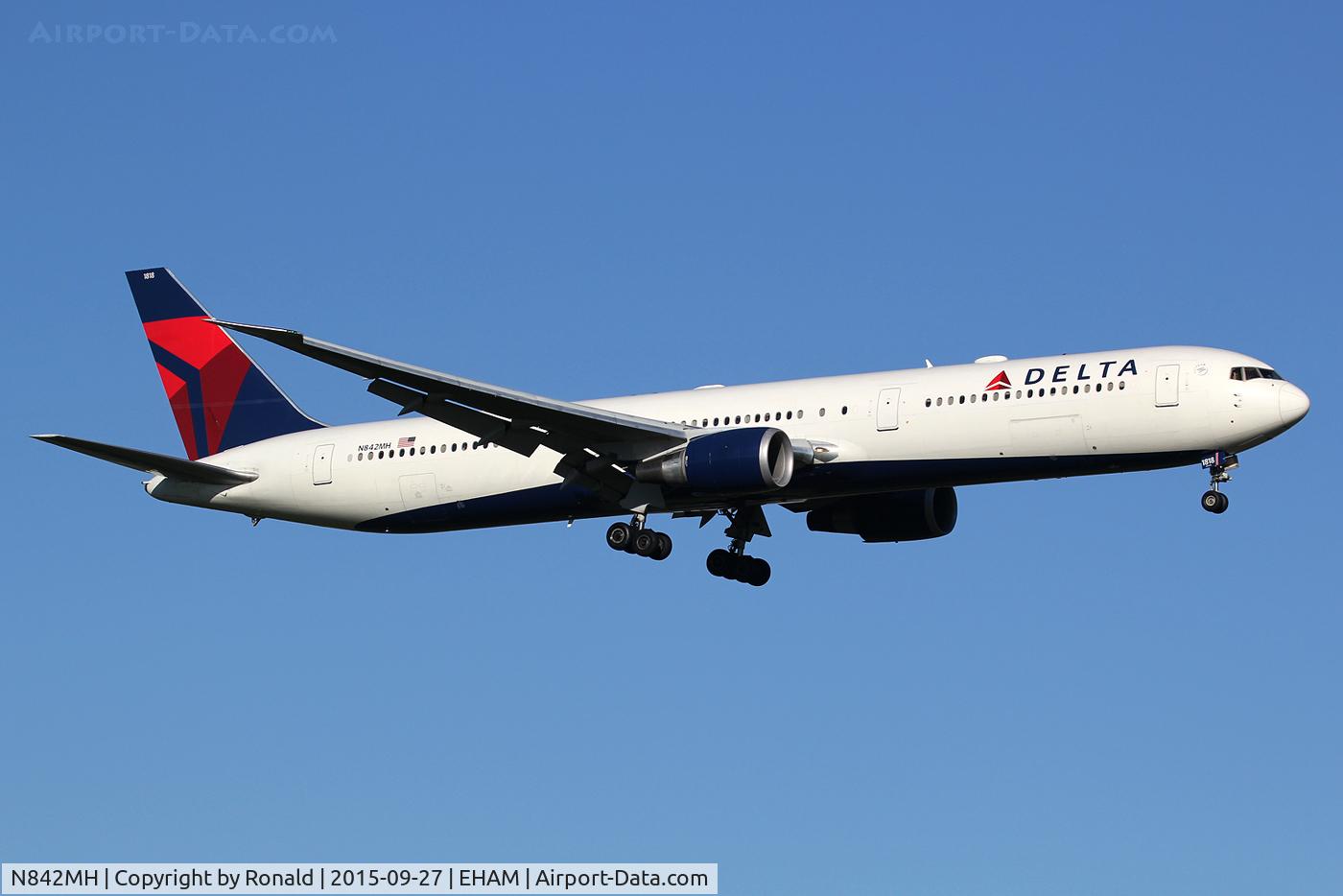 N842MH, 2001 Boeing 767-432/ER C/N 29715, at spl