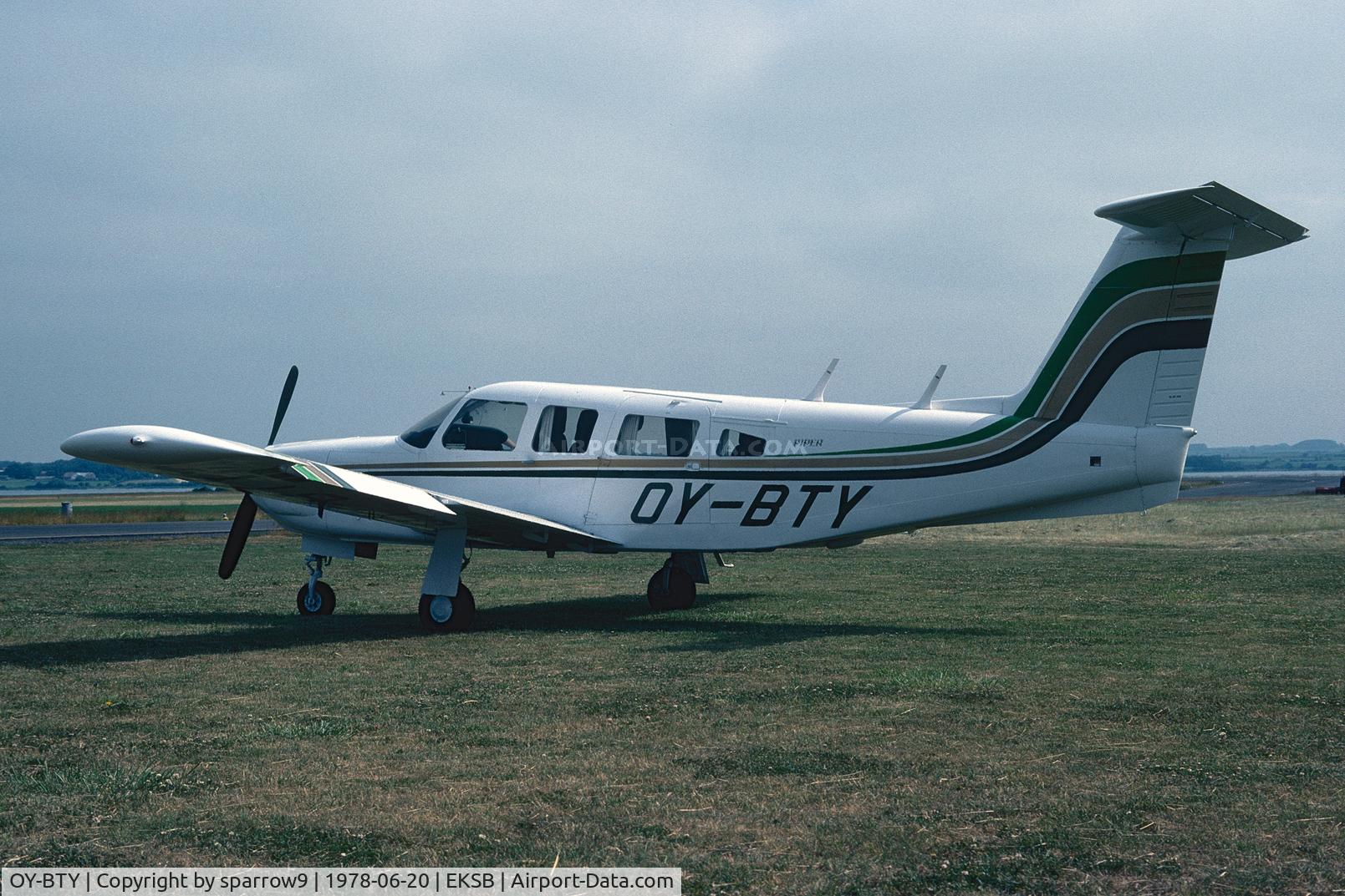 OY-BTY, 1978 Piper PA-32RT-300 Lance II C/N 32R-7885038, At Soenderborg/DK. Scanned from a slide.