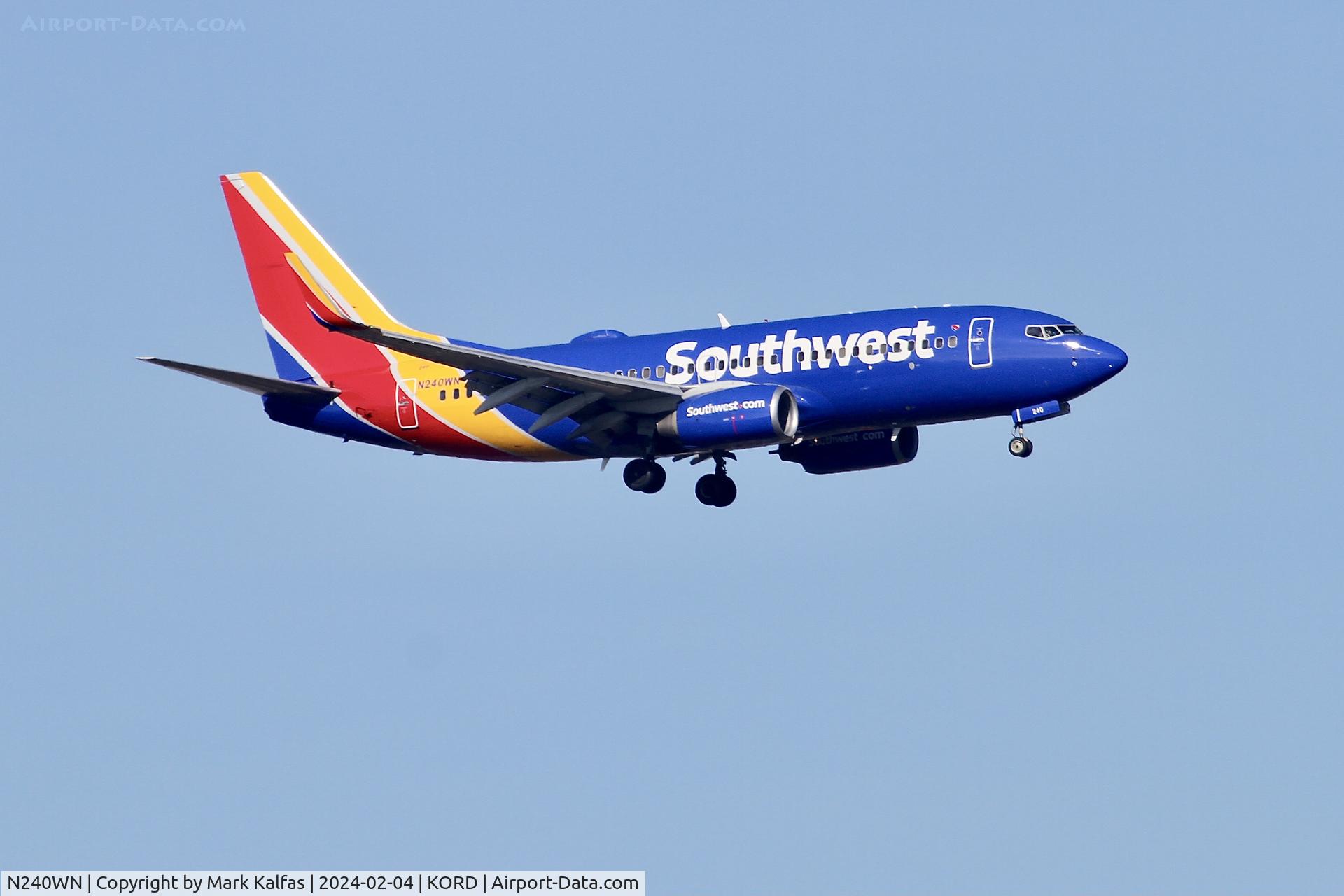 N240WN, 2006 Boeing 737-7H4 C/N 32503, B737.Southwest BOEING 737-7H4 N240WN SWA435 BWI-ORD