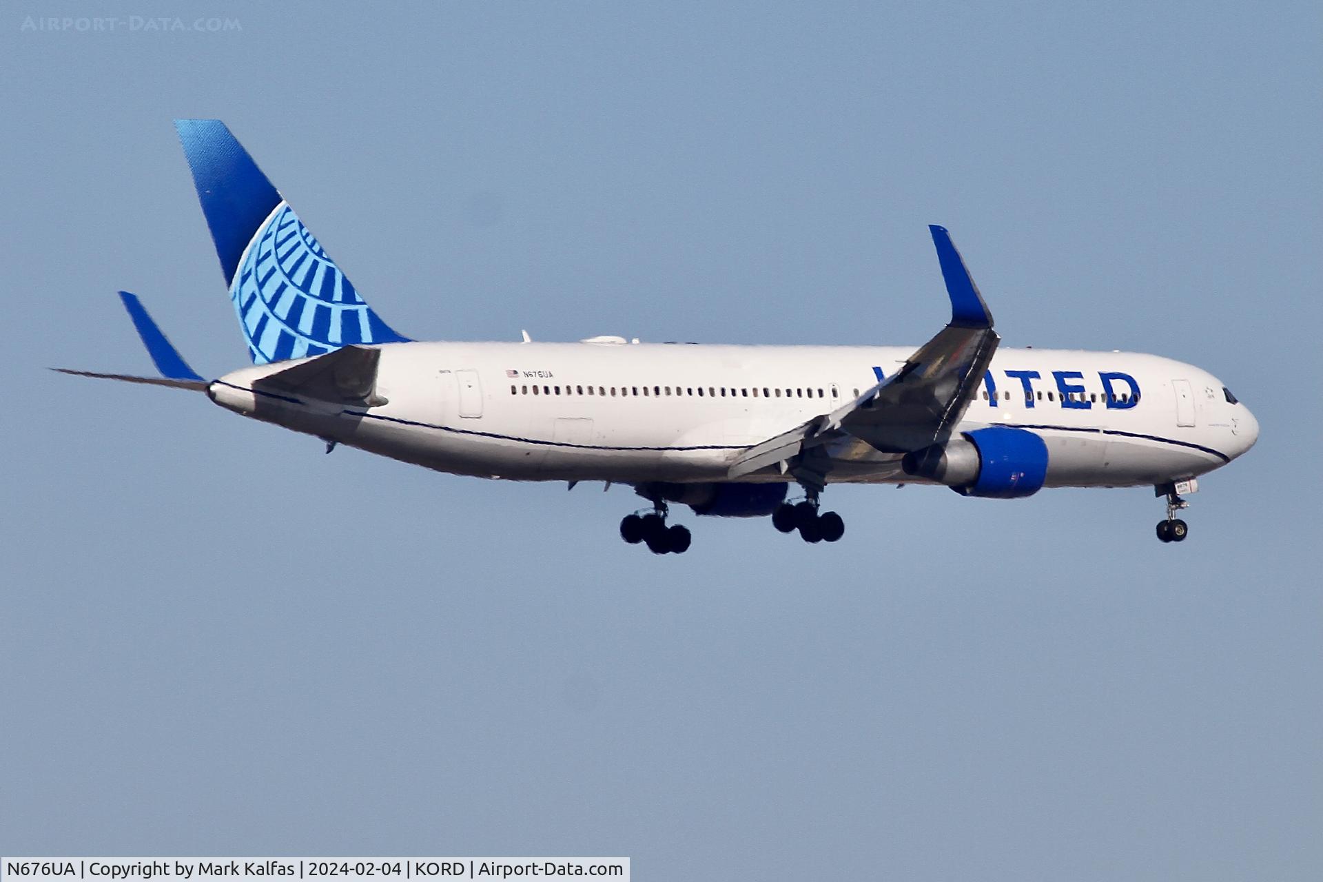 N676UA, 2001 Boeing 767-322 C/N 30028, B763 United Airlines Boeing 767-322 N676UA UAL958 LHR-ORD
