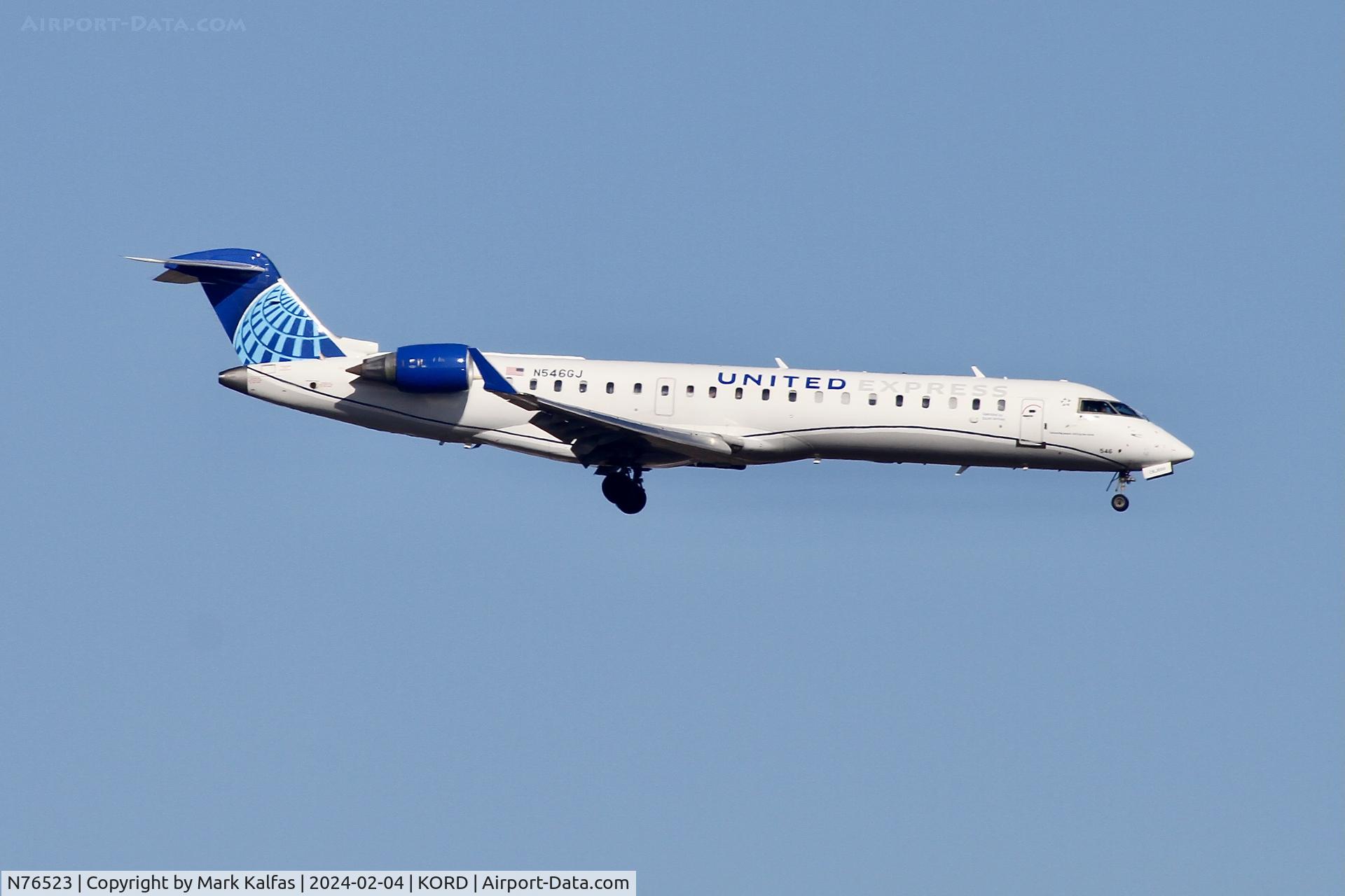 N76523, 2010 Boeing 737-824 C/N 37101, CRJ7 GoJet/United Express Bombardier CRJ-701, CL-600-2C11 N546GJ GJS4188 CMH-ORD