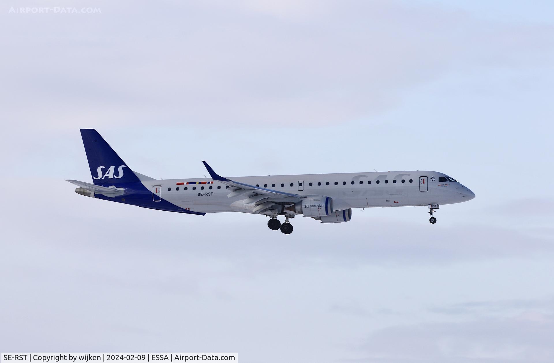 SE-RST, 2011 Embraer ERJ195LR (ERJ 190-200LR9 C/N 19000452, RWY 01L