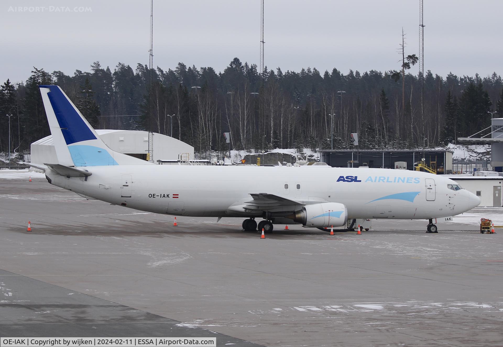 OE-IAK, 2006 Bombardier BD-700-1A11 Global 5000 C/N 9204, Ramp R