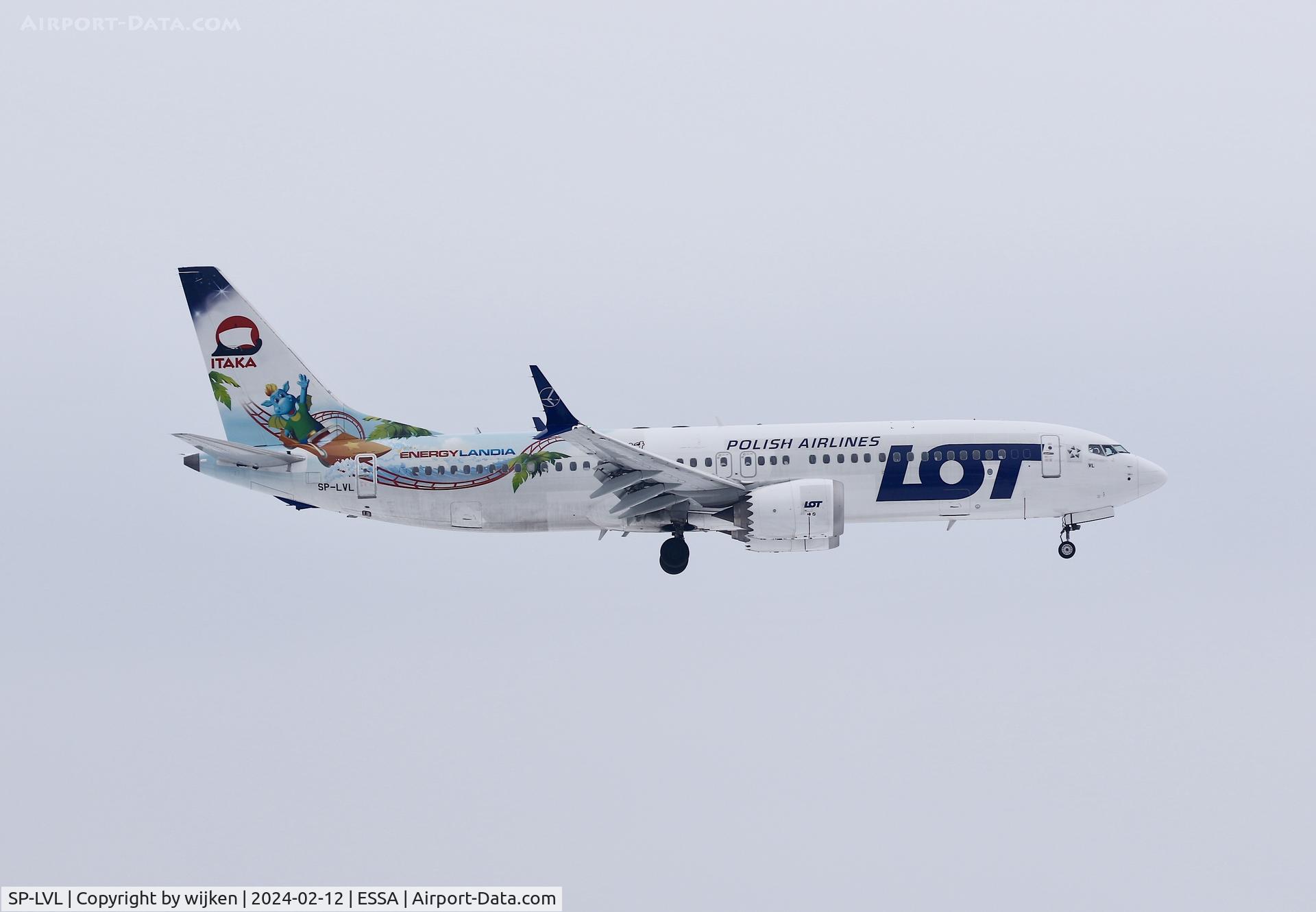 SP-LVL, 2021 Boeing 737-8 MAX C/N 43331, RWY 01L