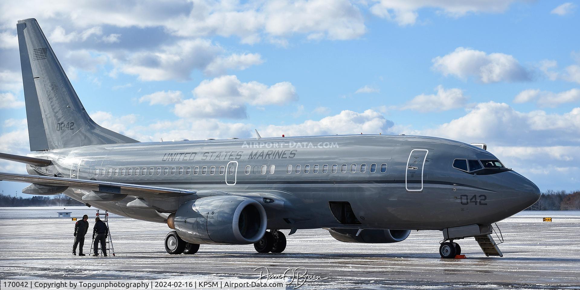 170042, Boeing C-40 C/N 30185, RUNNER04 in from Iceland taking fuel and cleaning customs