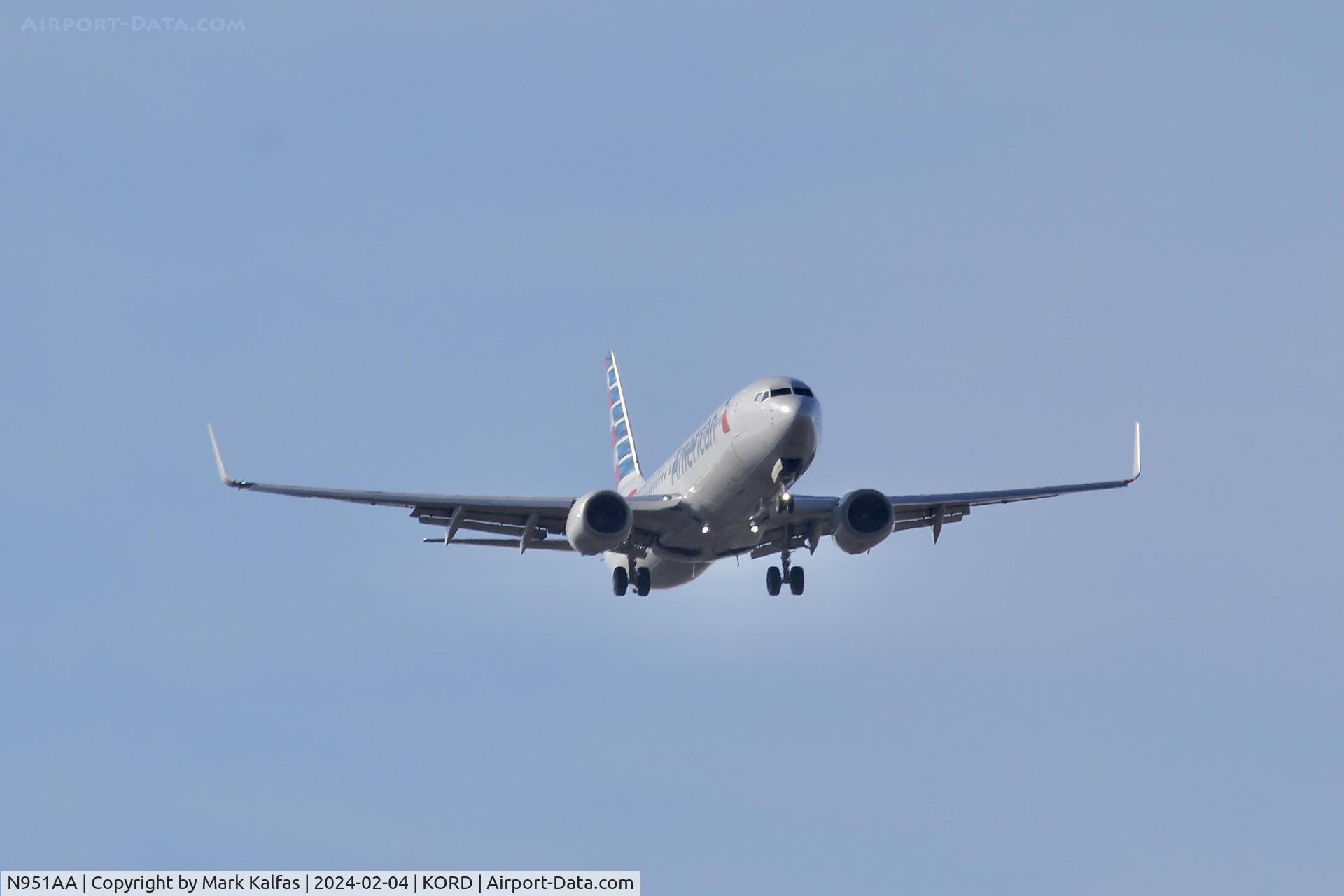 N951AA, 2000 Boeing 737-823 C/N 29538, B738 American Airlines Boeing 737-823 N951AA AAL1052  CLT-ORD