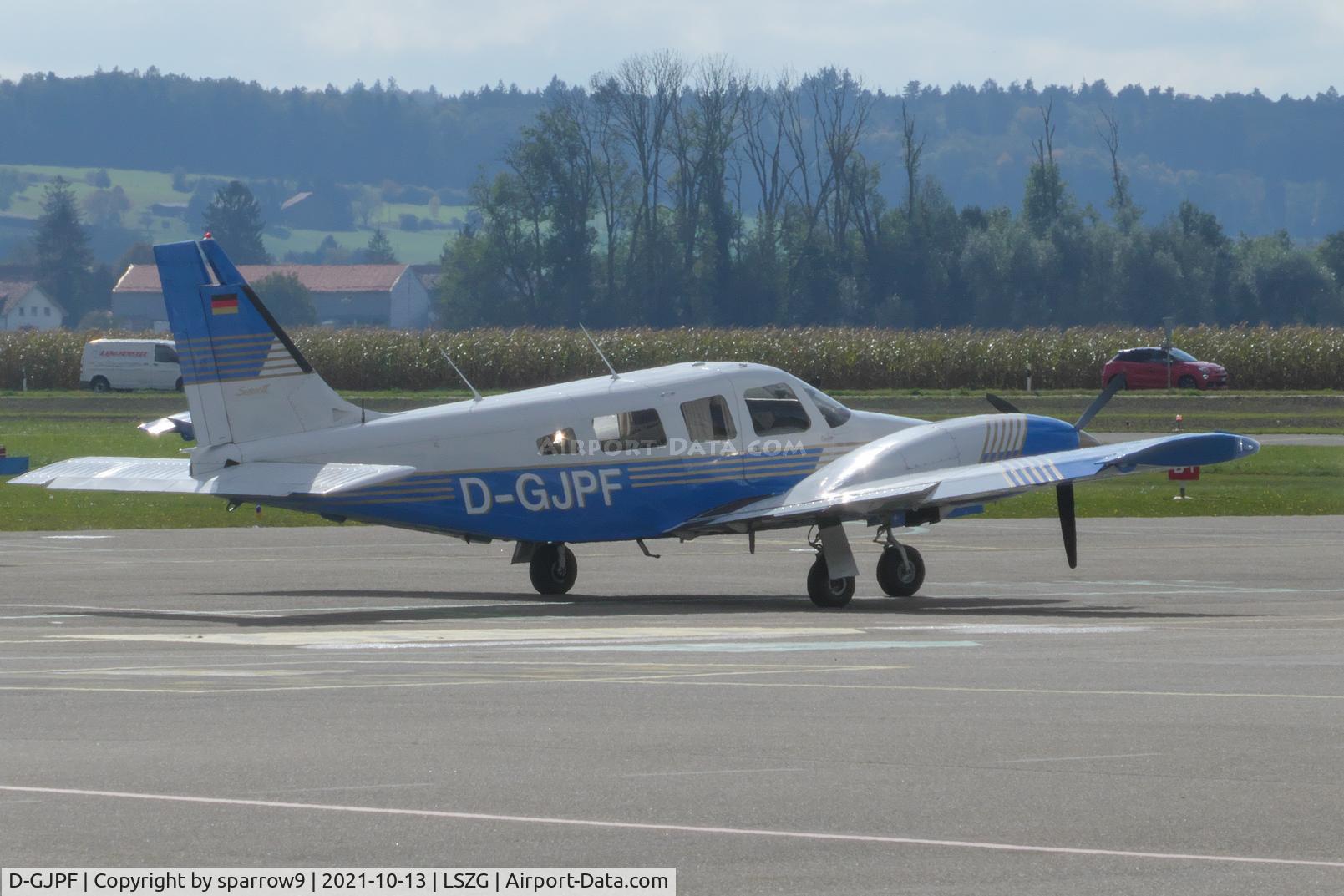 D-GJPF, 1989 Piper PA-34-220T C/N 3433158, At Grenchen.