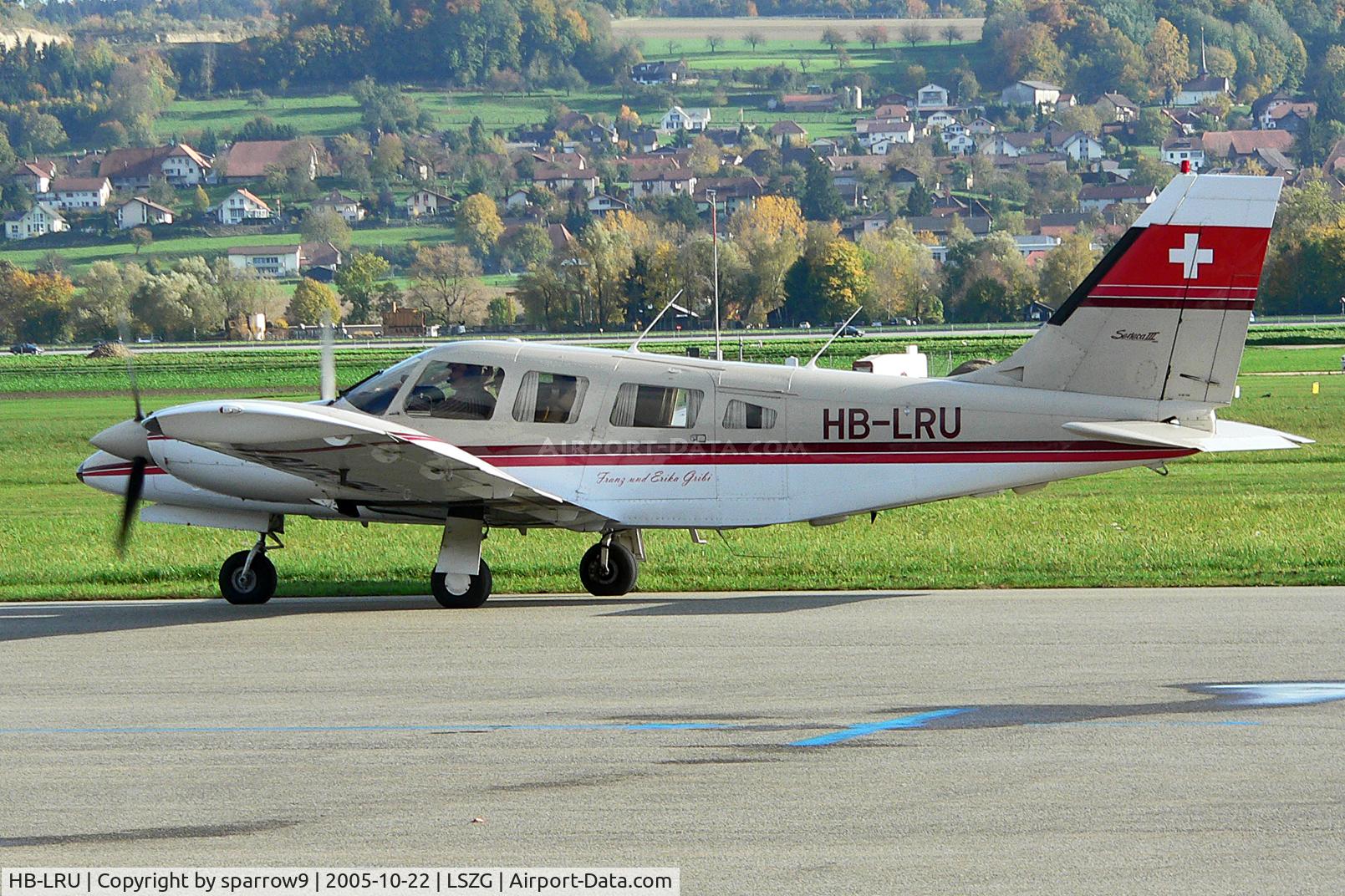 HB-LRU, 1989 Piper PA-34-220T III C/N 34-33171, At Grenchen.