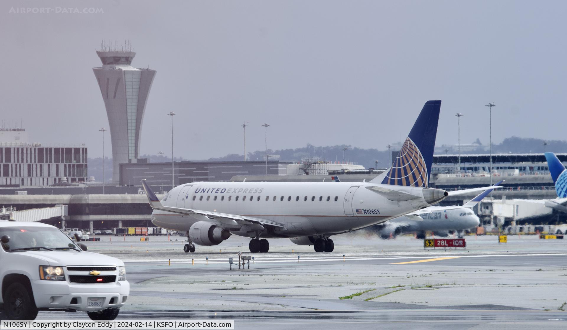 N106SY, 2013 Embraer 175LR (ERJ-170-200LR) C/N 17000399, SFO 2024.