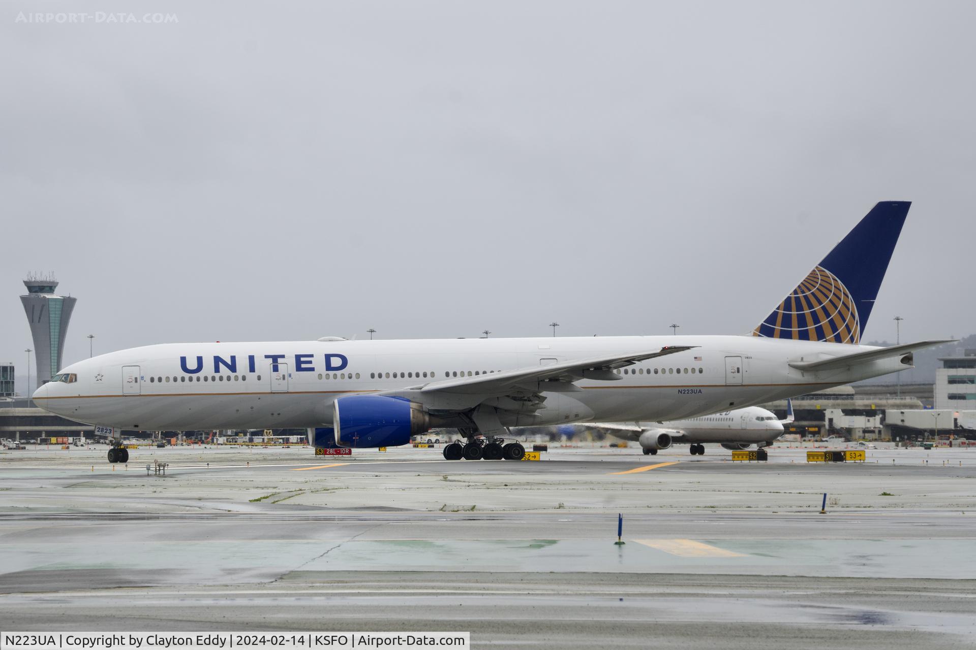 N223UA, 2001 Boeing 777-222 C/N 30224, SFO 2024.
