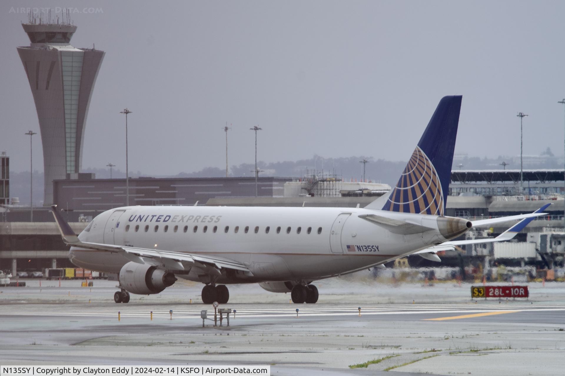 N135SY, 2015 Embraer 175LR (ERJ-170-200LR) C/N 17000460, SFO 2024.