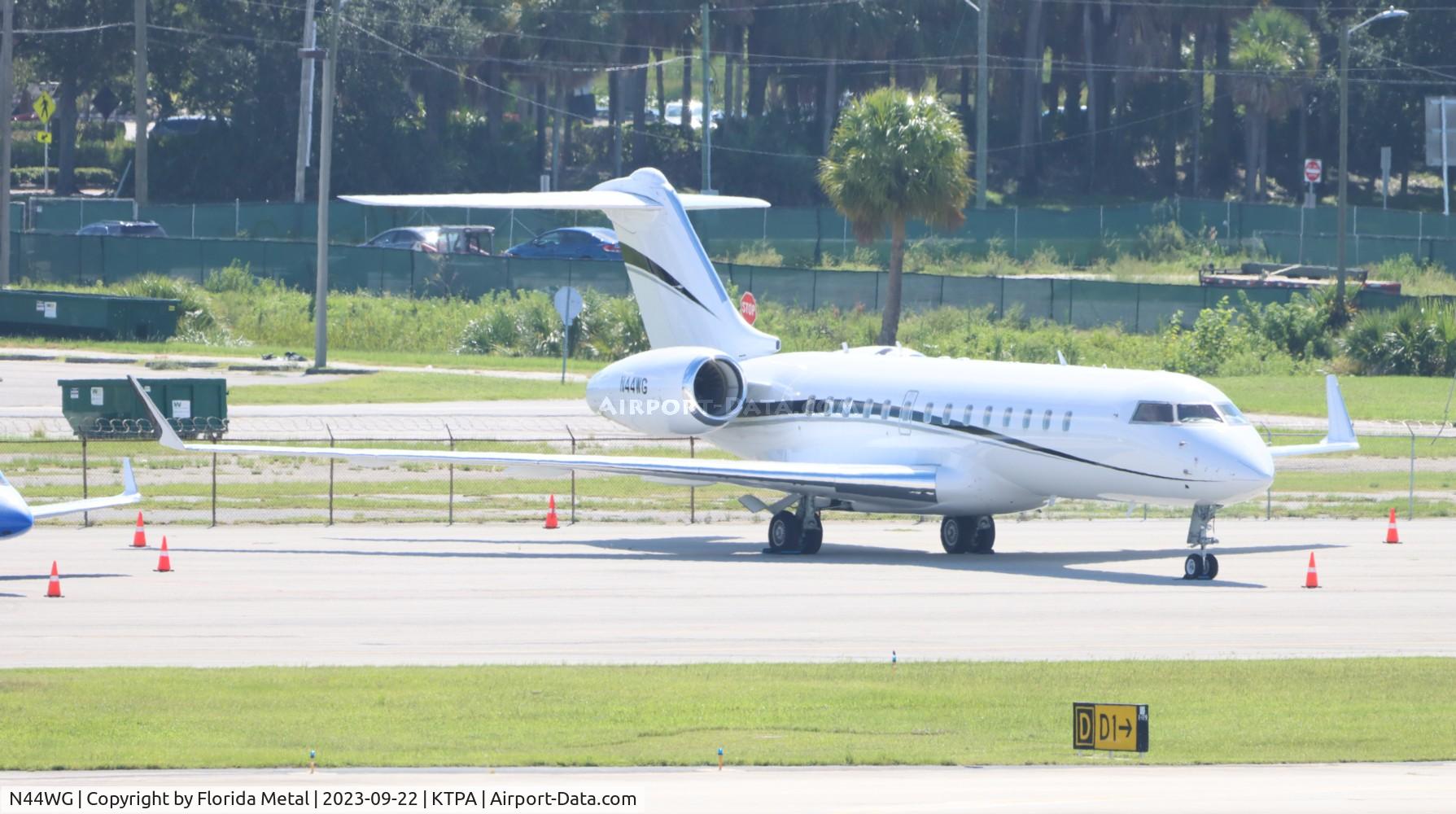 N44WG, 2000 Bombardier BD-700-1A10 Global Express C/N 9046, Global Express zx