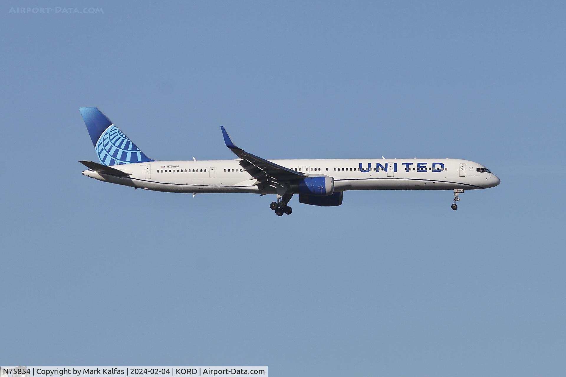 N75854, 2002 Boeing 757-324 C/N 32813, B753 United Airlines Boeing 757-324, N75854 UAL2145 SFO-ORD