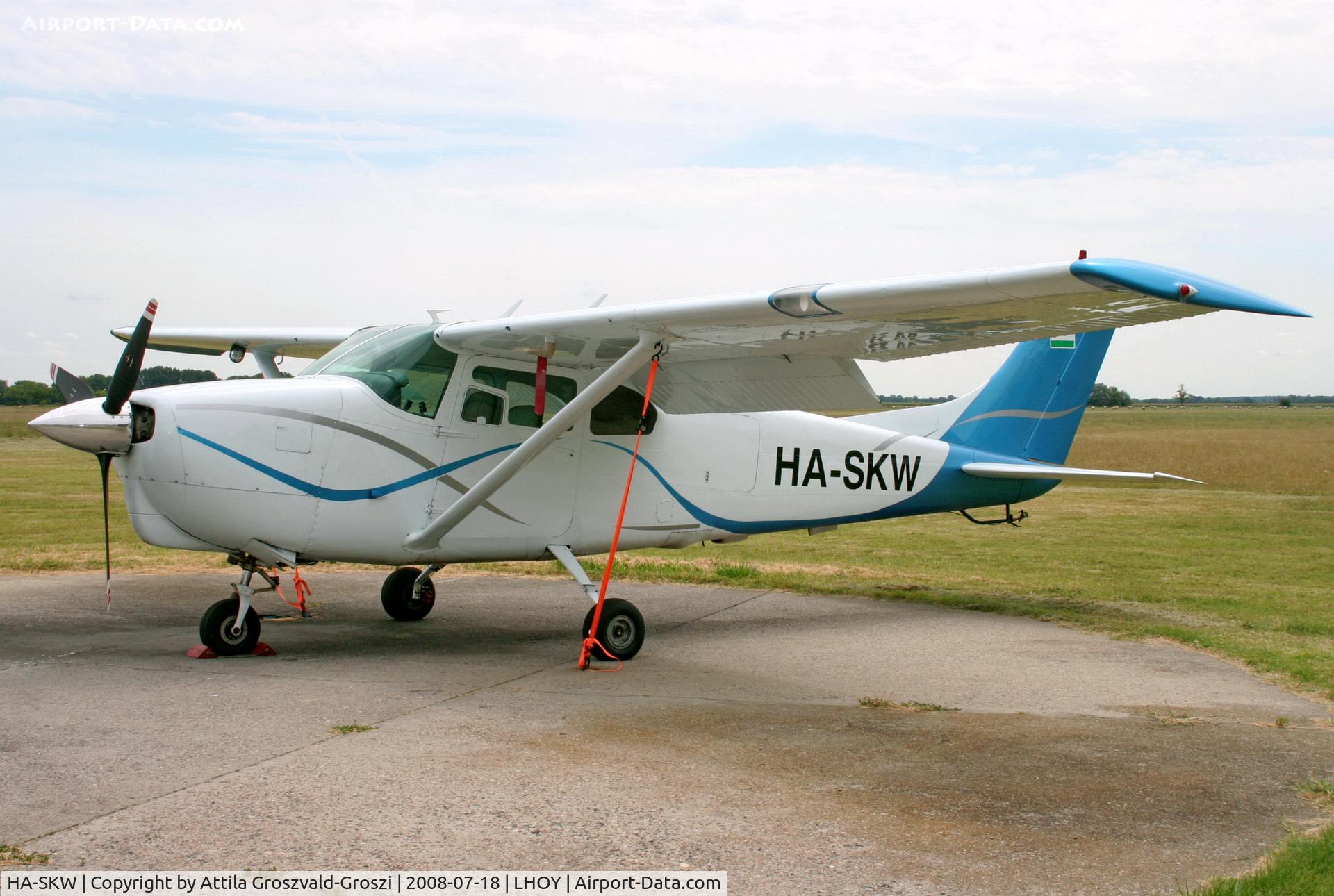 HA-SKW, Cessna 210 C/N 57526, LHOY - Öcsény Airport, Hungary