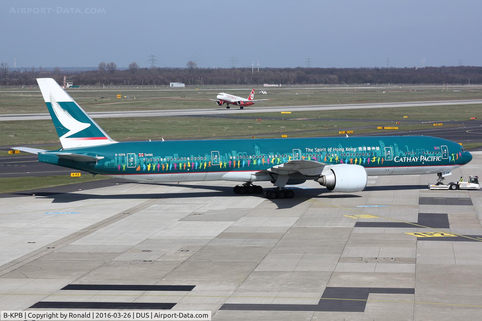B-KPB, 2007 Boeing 777-367/ER C/N 35299, at dus