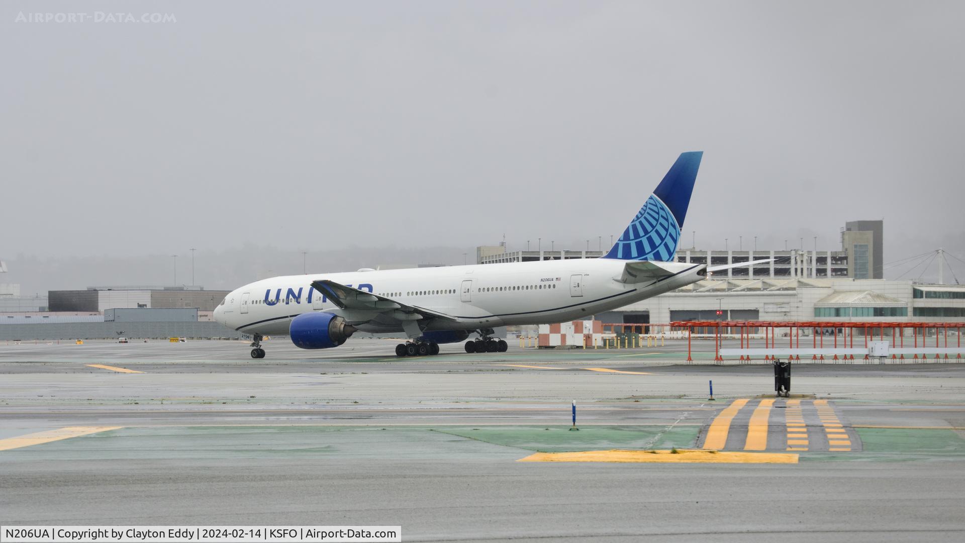 N206UA, 1999 Boeing 777-222/ER C/N 30212, SFO 2024.
