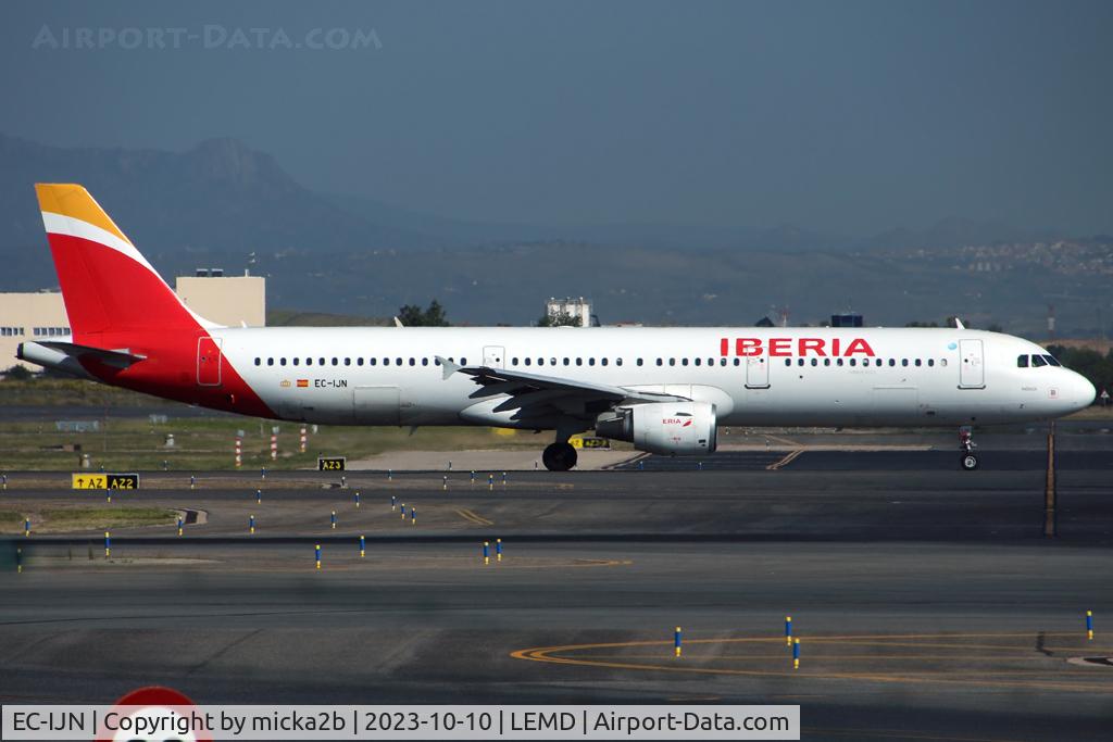 EC-IJN, 2002 Airbus A321-211 C/N 1836, Taxiing