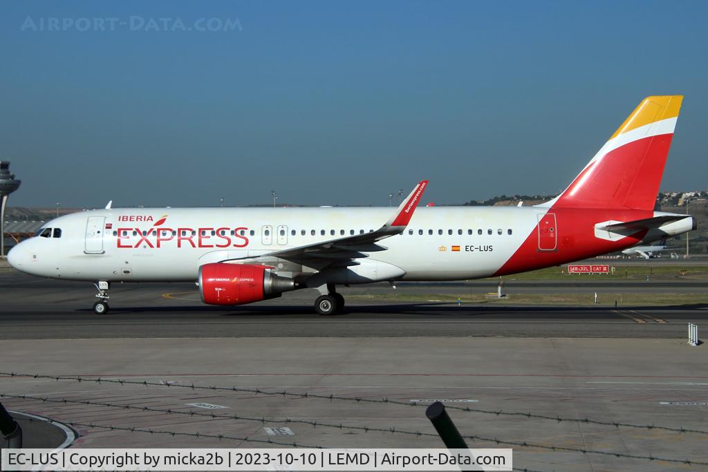 EC-LUS, 2013 Airbus A320-216 C/N 5501, Taxiing