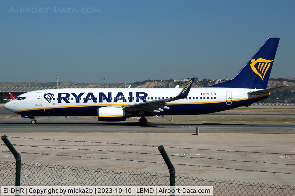 EI-DHR, 2005 Boeing 737-8AS C/N 33822, Taxiing