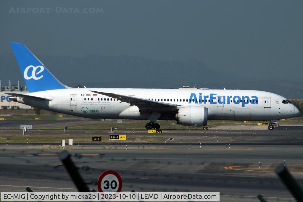 EC-MIG, 2016 Boeing 787-8 Dreamliner C/N 36412, Taxiing