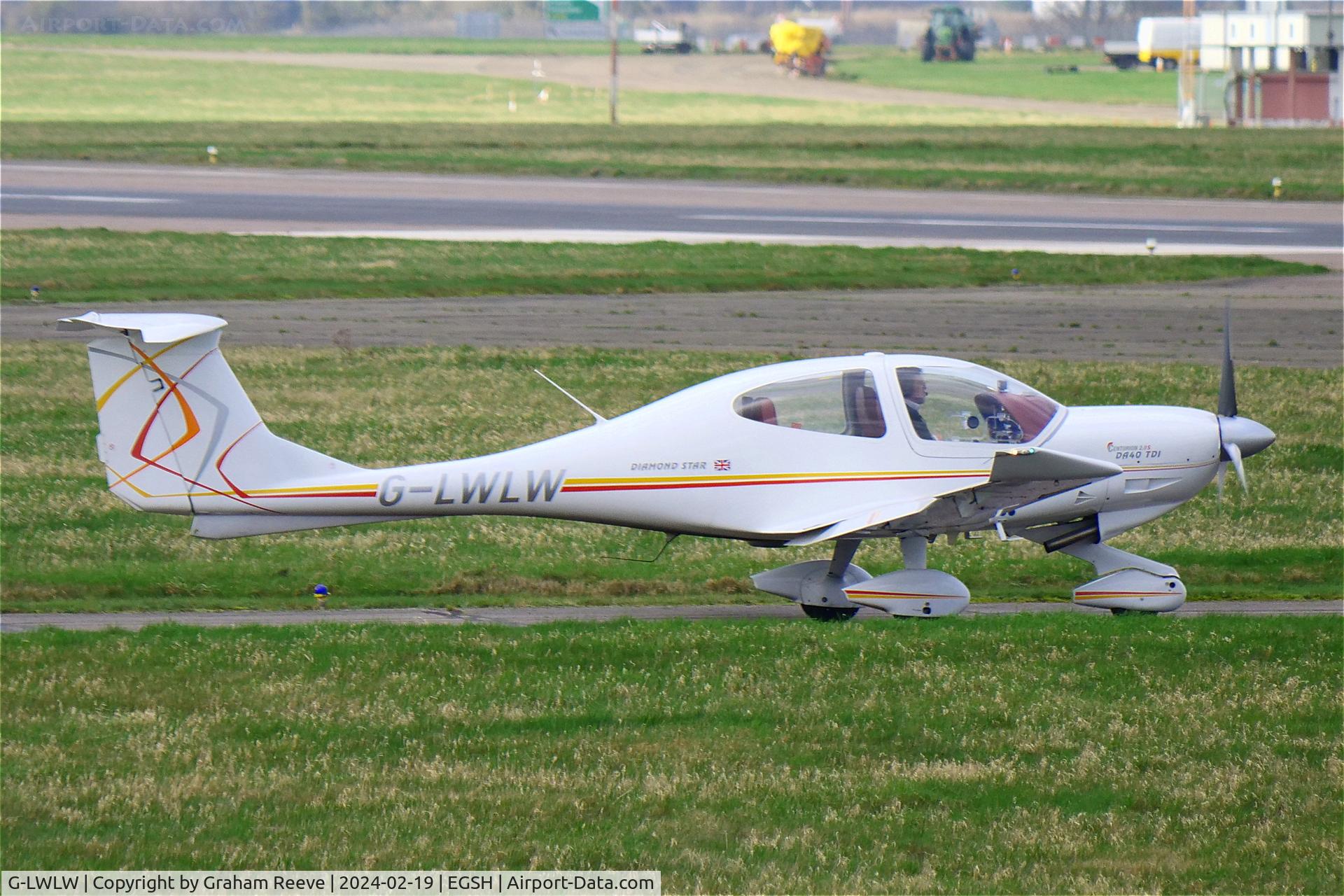 G-LWLW, 2003 Diamond DA-40D Diamond Star C/N D4.052, Departing from Norwich.