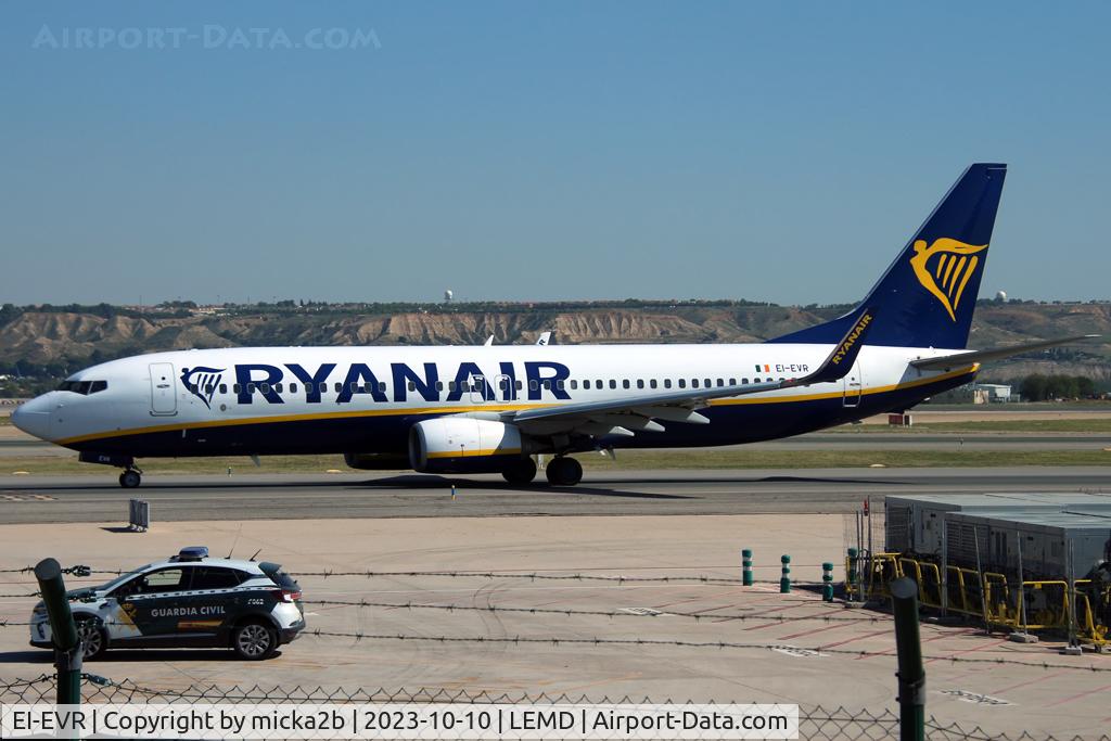 EI-EVR, 2012 Boeing 737-8AS C/N 40295, Taxiing