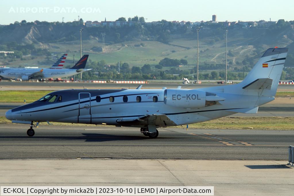 EC-KOL, 2000 Cessna 560XL Citation Excel C/N 560-5088, Taxiing