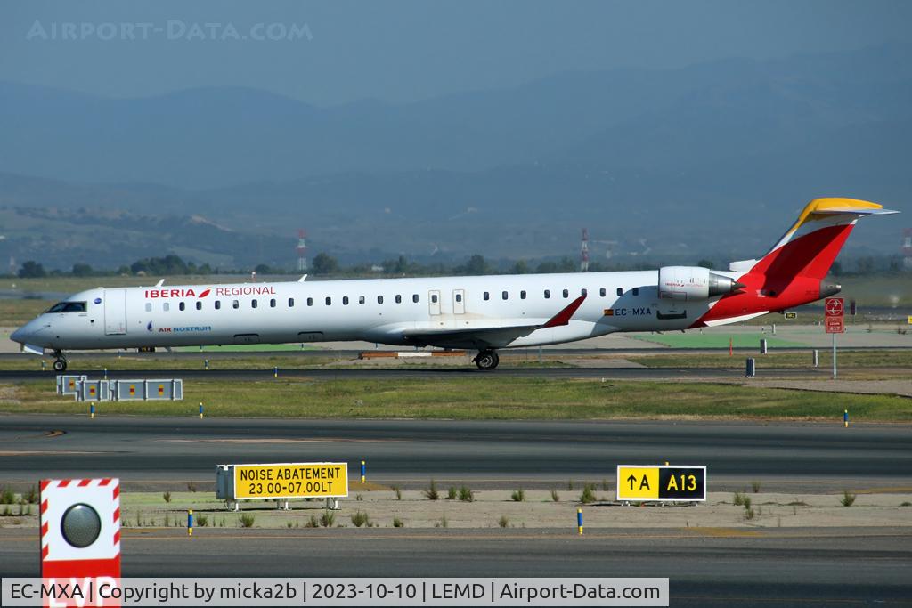 EC-MXA, 2018 Bombardier CRJ-1000 (CL-600-2E25) C/N 19064, Taxiing