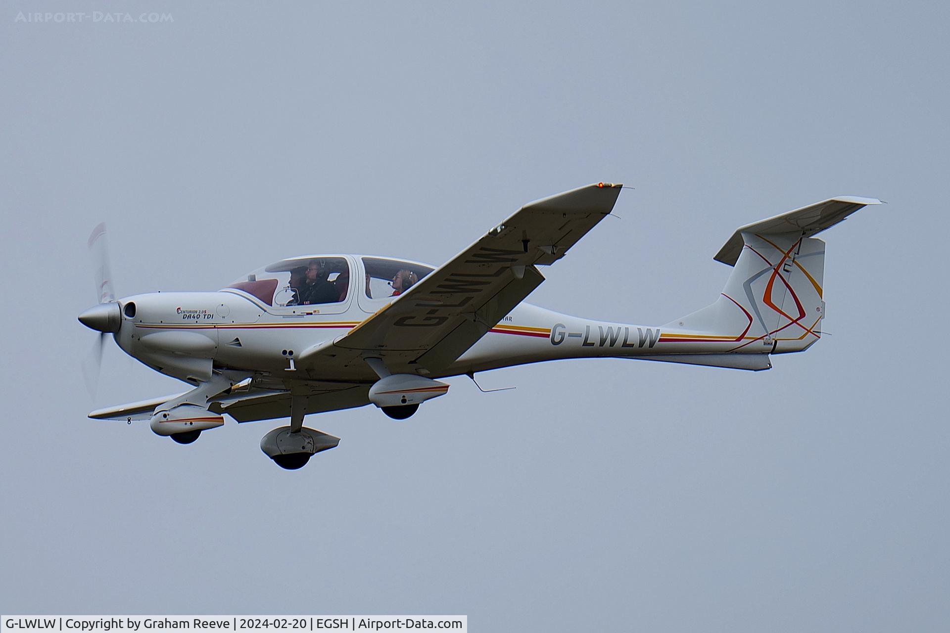 G-LWLW, 2003 Diamond DA-40D Diamond Star C/N D4.052, On approach to Norwich.