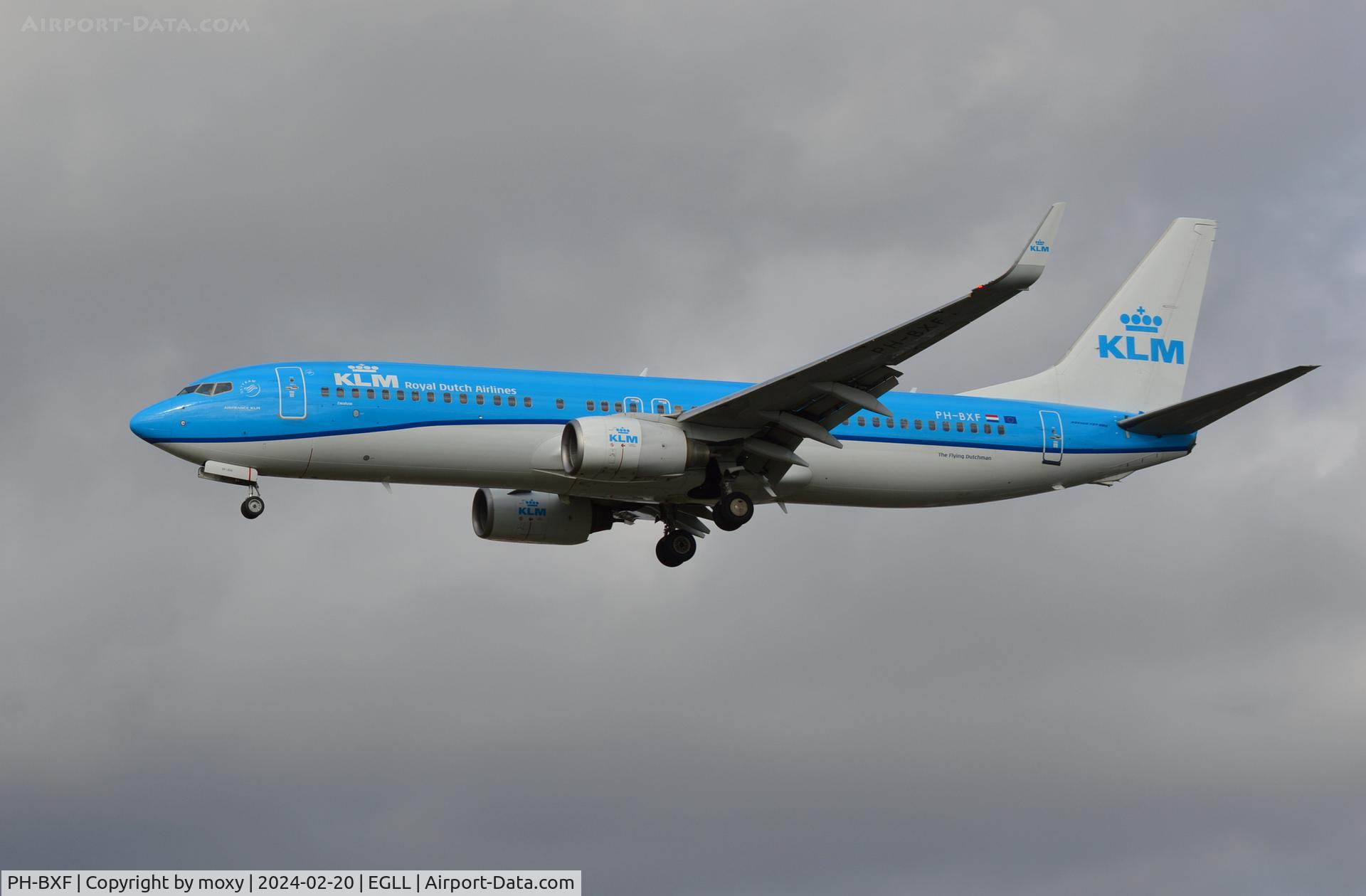 PH-BXF, 2000 Boeing 737-8K2 C/N 29596, Boeing 737-8K2 landing at London Heathrow.