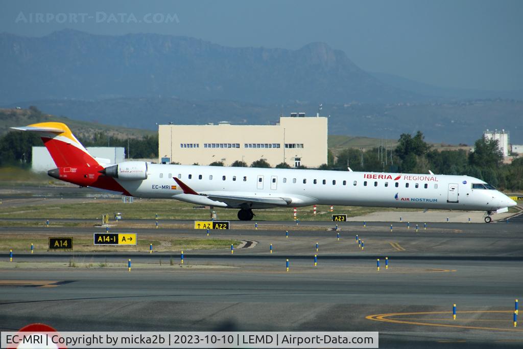 EC-MRI, 2017 Bombardier CRJ-1000 (CL-600-2E25) C/N 19056, Taxiing