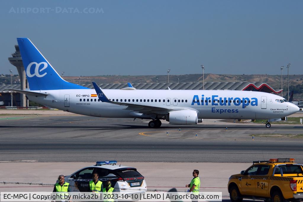 EC-MPG, 2017 Boeing 737-800 C/N 60586, Taxiing