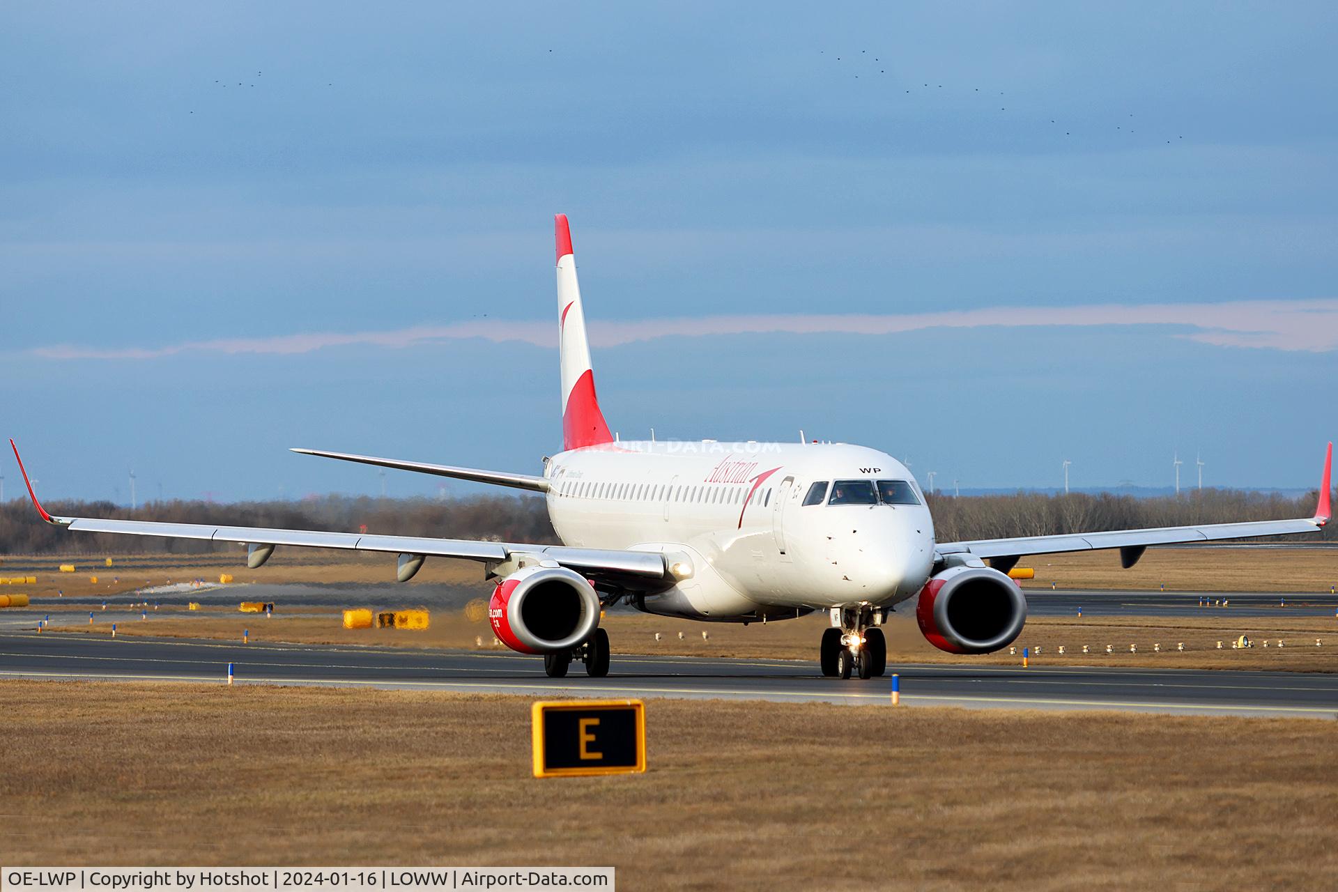 OE-LWP, 2012 Embraer 195LR  (ERJ-190-200LR) C/N 19000558, Taxing on E