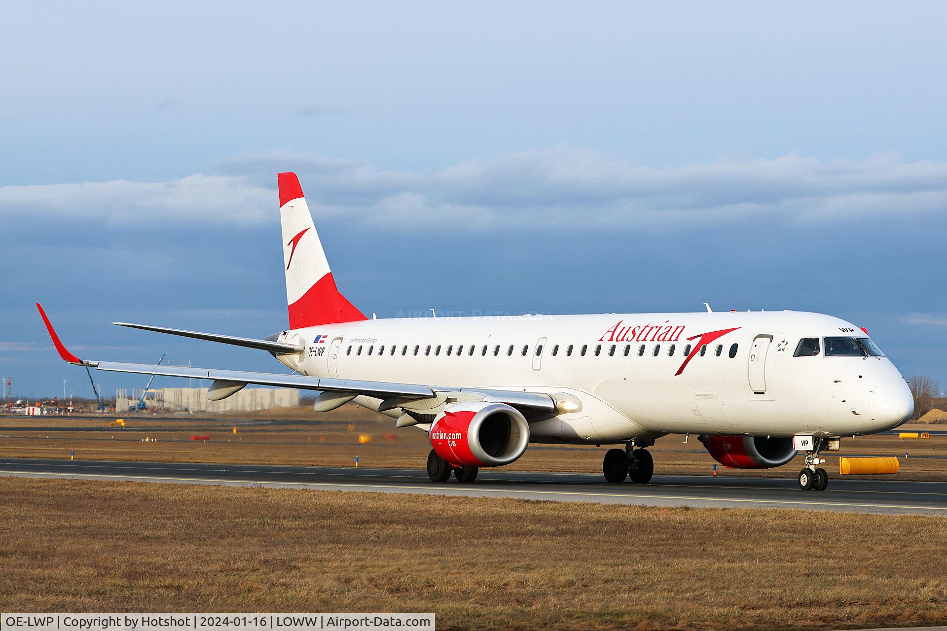 OE-LWP, 2012 Embraer 195LR  (ERJ-190-200LR) C/N 19000558, Taxing down to runway 34