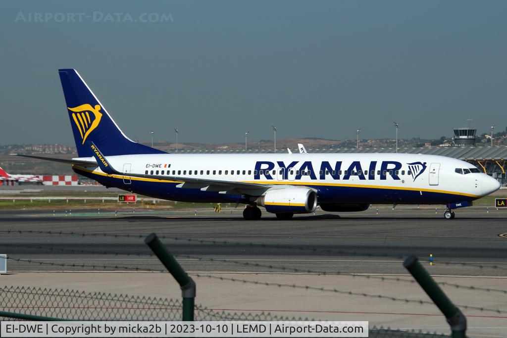 EI-DWE, 2007 Boeing 737-8AS C/N 36074, Taxiing