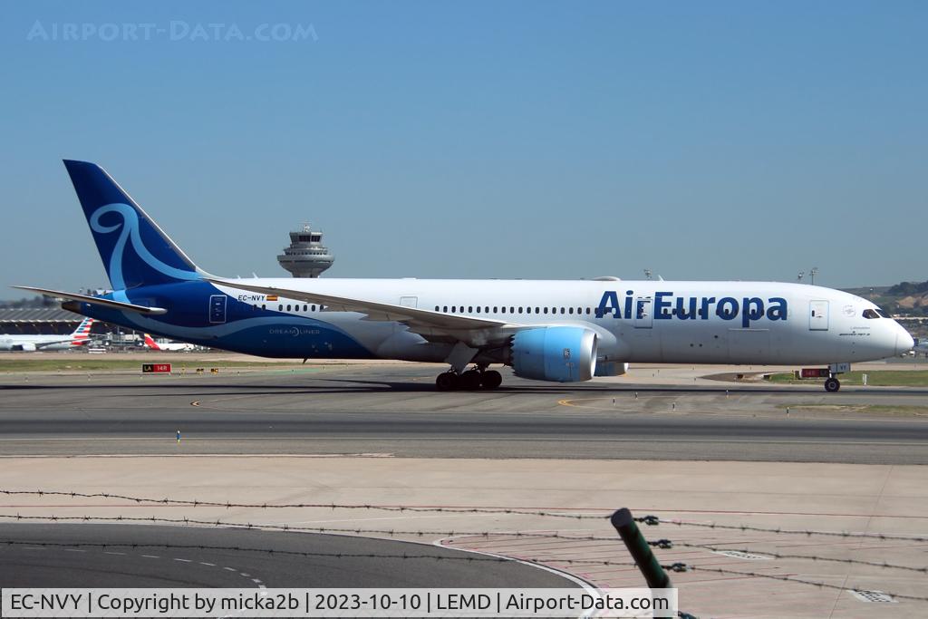 EC-NVY, 2017 Boeing 787-9 Dreamliner C/N 38784, Taxiing