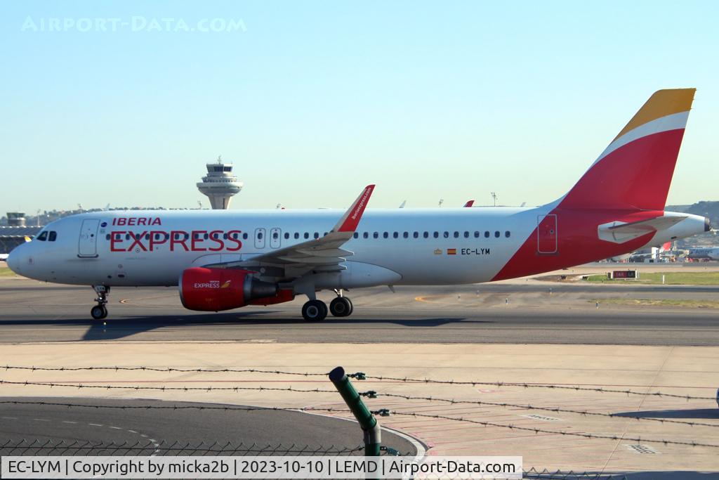 EC-LYM, 2013 Airbus A320-216 C/N 5815, Taxiing