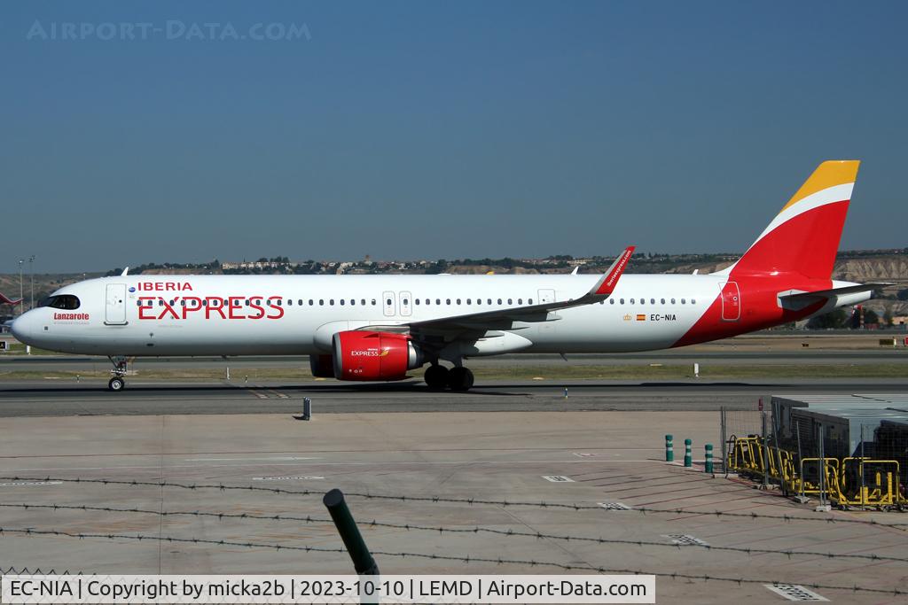 EC-NIA, 2020 Airbus A321-251NX C/N 9571, Taxiing