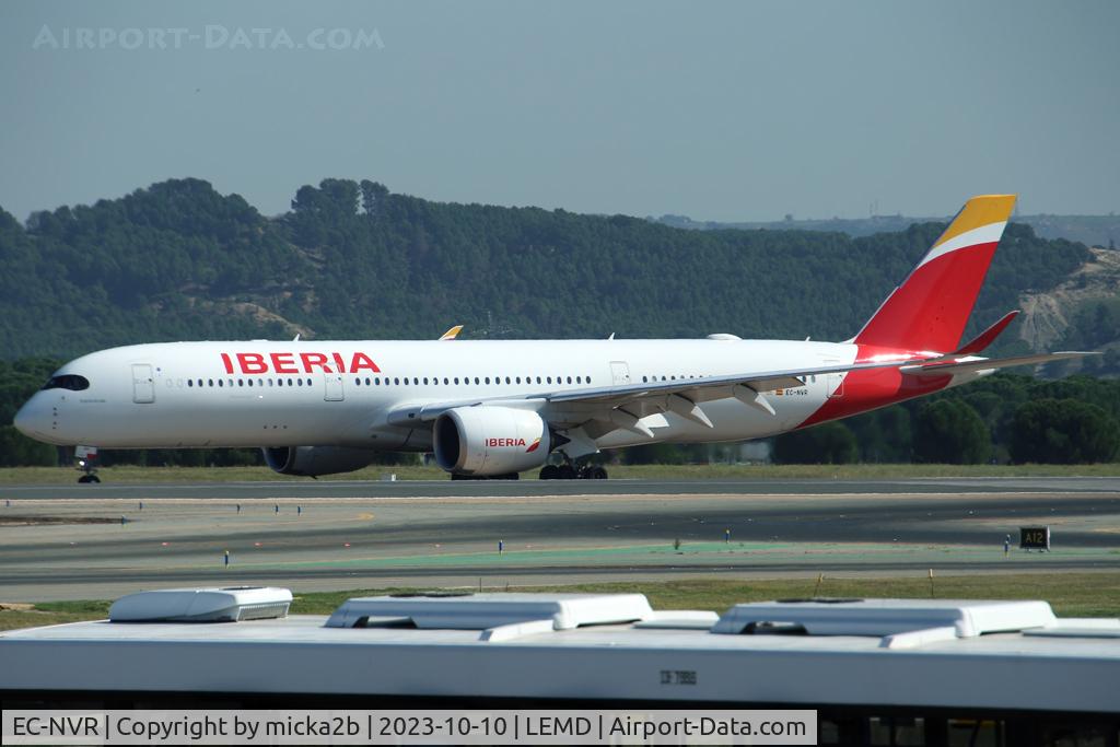 EC-NVR, 2022 Airbus A350-941 C/N 549, Taxiing