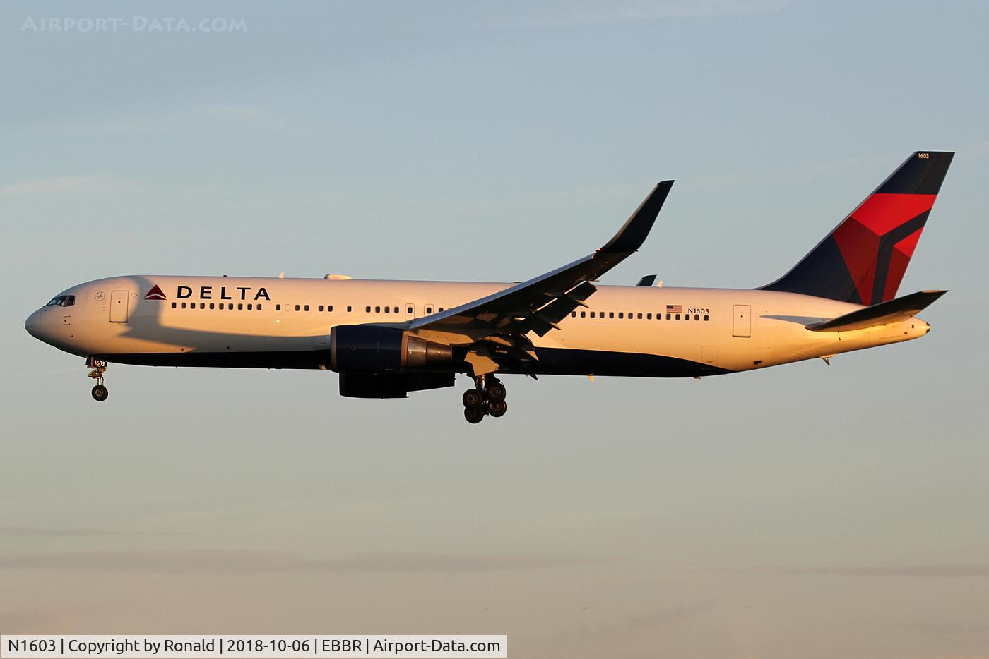 N1603, 1999 Boeing 767-332 C/N 29695, at bru