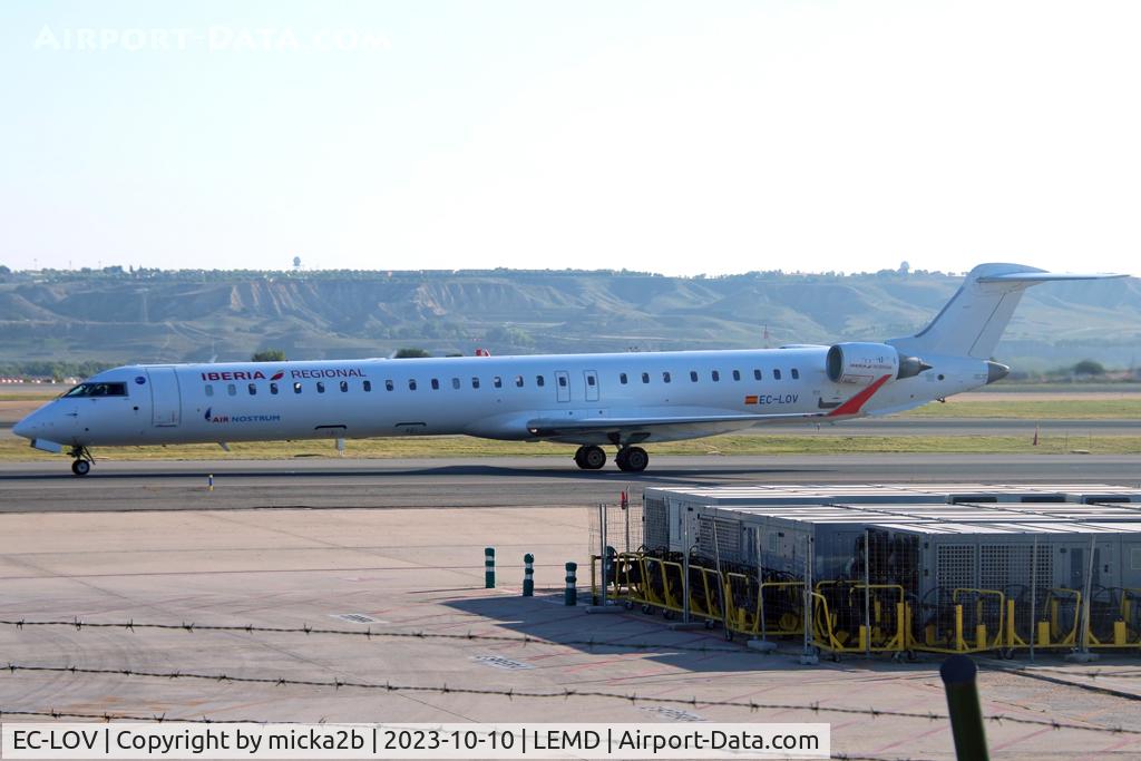 EC-LOV, 2011 Bombardier CRJ-1000ER NG (CL-600-2E25) C/N 19019, Taxiing
