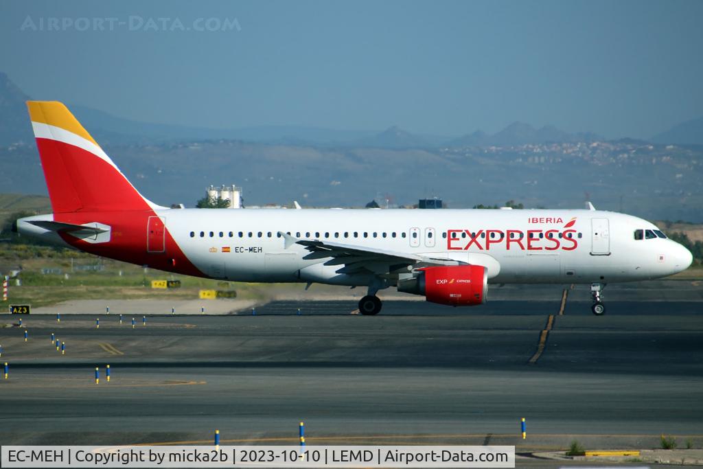 EC-MEH, 2001 Airbus A320-214 C/N 1450, Taxiing