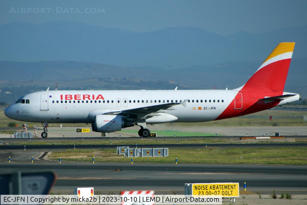 EC-JFN, 2005 Airbus A320-214 C/N 2391, Taxiing