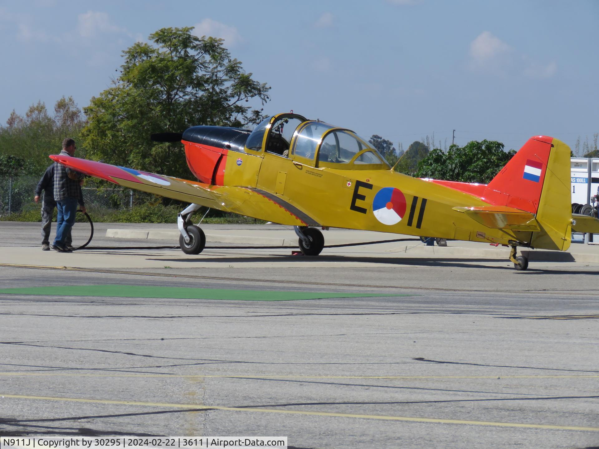 N911J, 1986 Fokker S-11-1 C/N E-11, Getting fueled