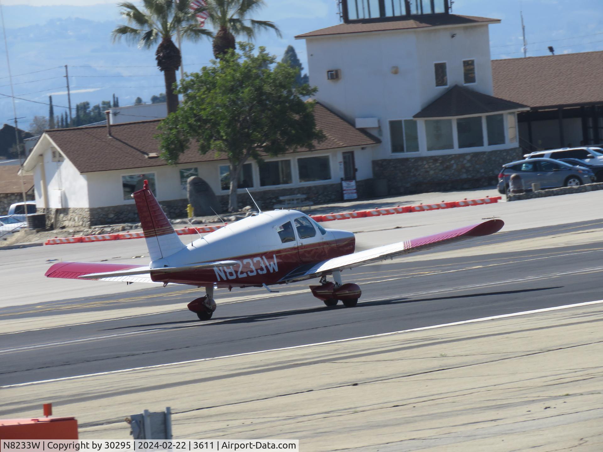 N8233W, 1965 Piper PA-28-180 C/N 28-2372, Taking off