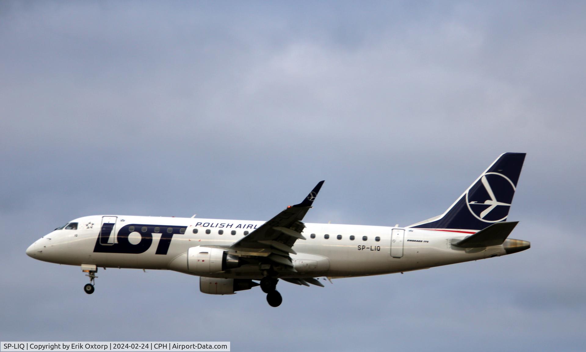 SP-LIQ, 2012 Embraer 175LR (ERJ-170-200LR) C/N 17000335, SP-LIQ landing rw 22L