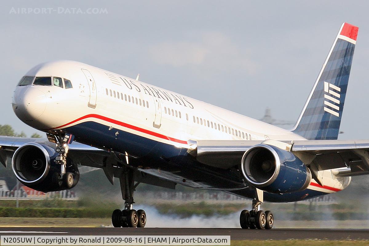 N205UW, 2000 Boeing 757-23N C/N 30887, at spl